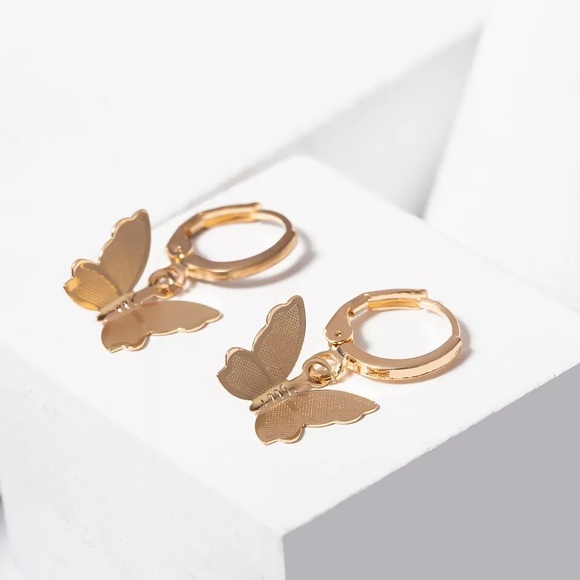3/$30 💛 Gold Dainty Butterfly Earrings - Picture 3 of 5